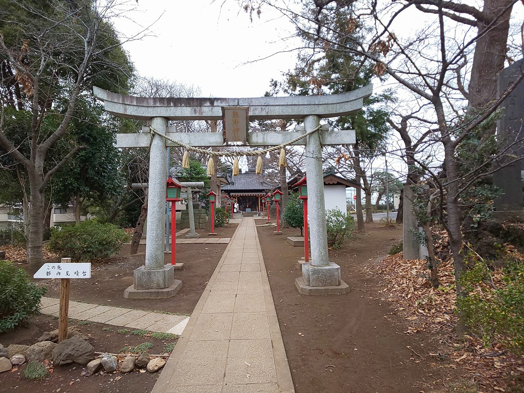節分祭が行われる熊野神社の参道と本堂
