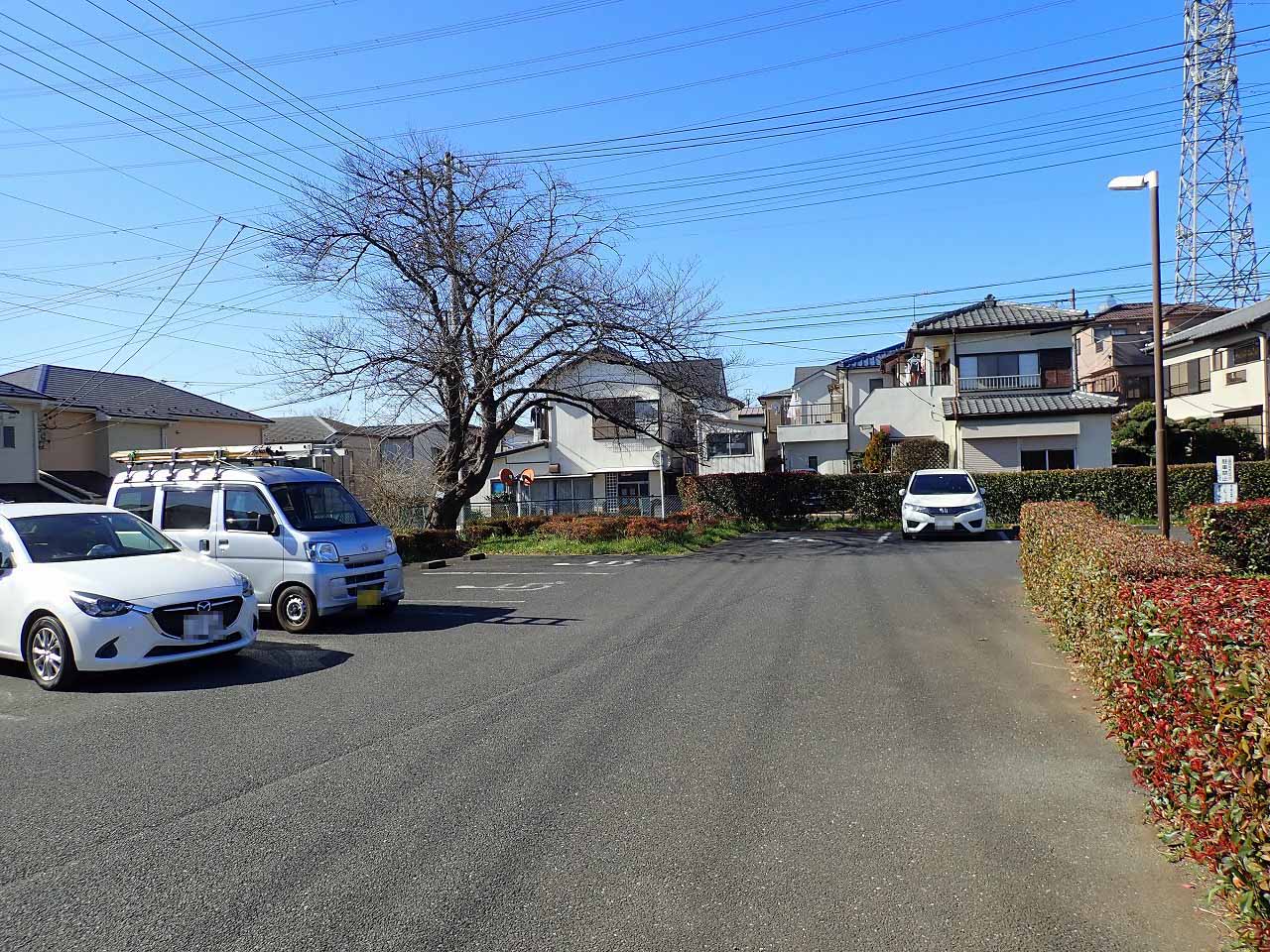 10台くらいの車を駐車できる『岸町健康ふれあい広場』の駐車場