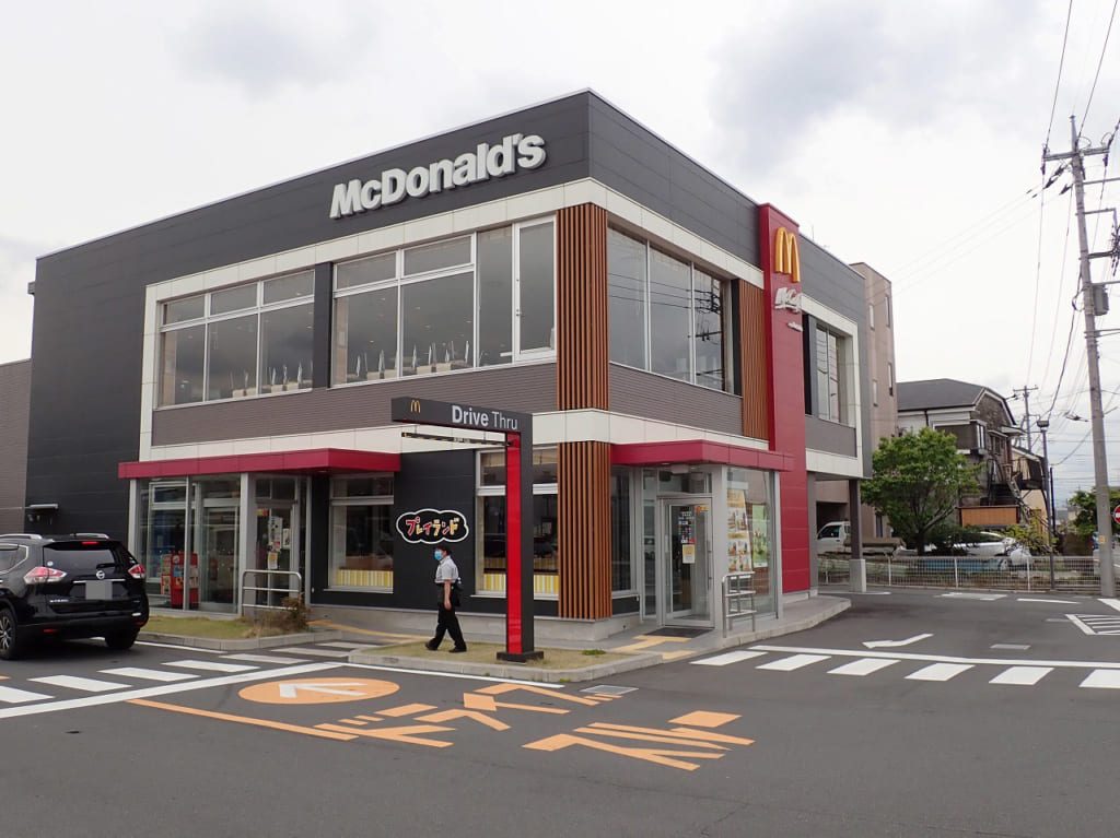 新型コロナウイルスの影響でテイクアウト販売となった『マクドナルド』の川越木野目店