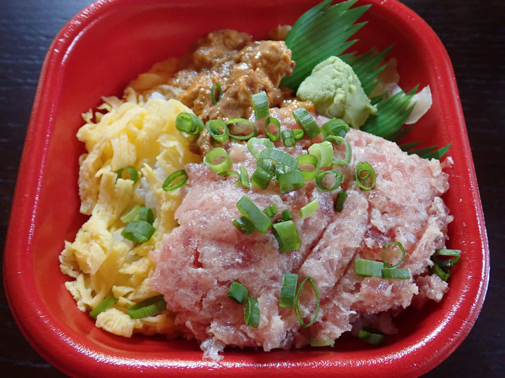 『丼丸佳久屋・川越店』の美味しい「ウニねごとろ丼」