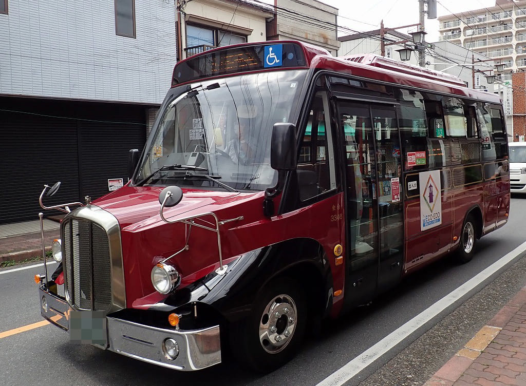 川越市内を走る日本初の電気ボンネットバス