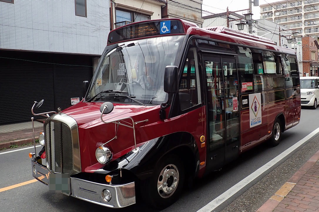 川越市内を走る日本初の電気ボンネットバス