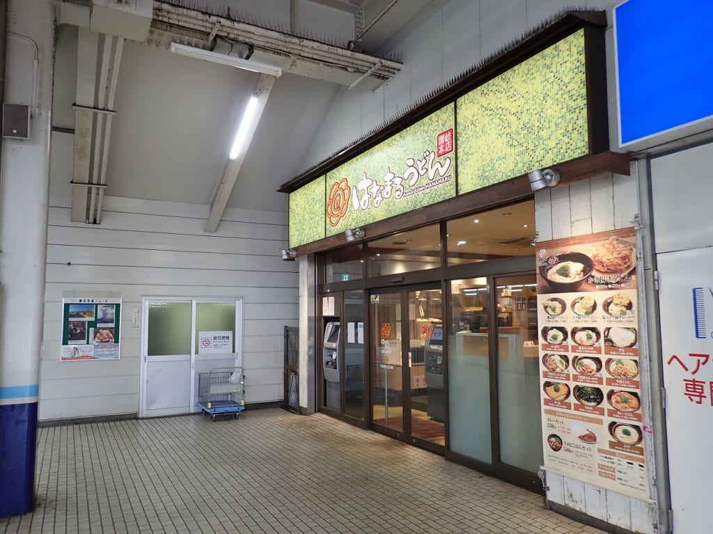 東武東上線・川越駅のホームにある『はなまるうどん・東武川越駅店』