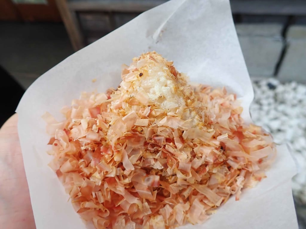 人気の『かつおぶし中市本店』のねこまんま焼にぎり
