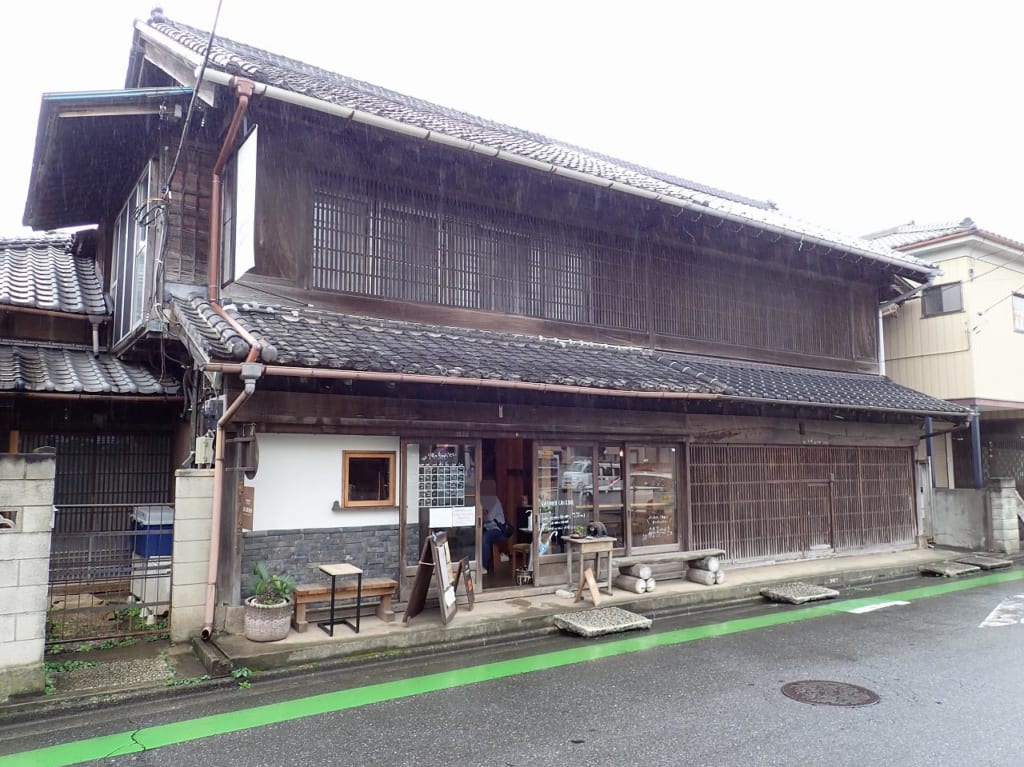 古民家を改修した『ちゃぶだい Guesthouse Cafe&Bar』