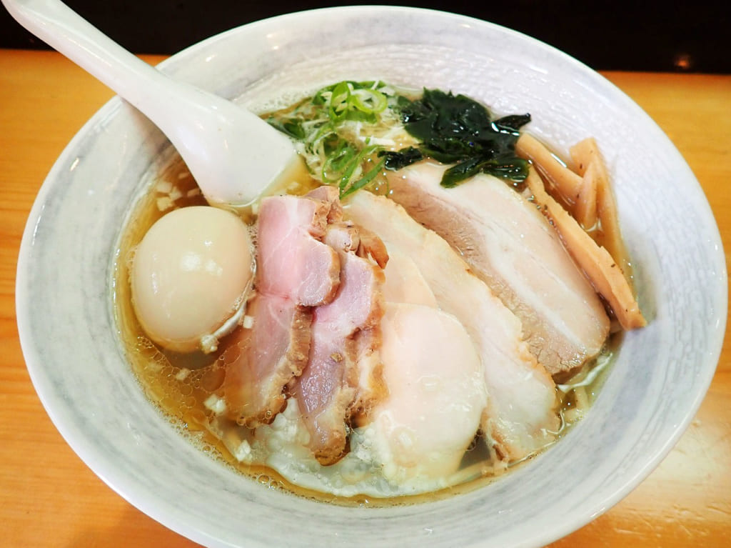 2020年11月にオープンした『讃岐ラーメン 香麦-komugi-』の「特製いりこそば」