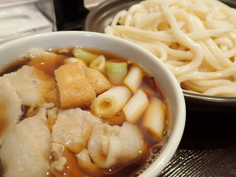 『武蔵野うどん ねこや』の肉汁うどん