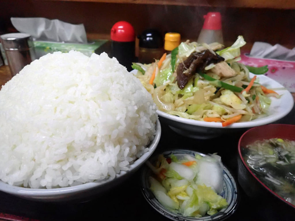 川越の大盛りの人気店である定食屋『かもだ』