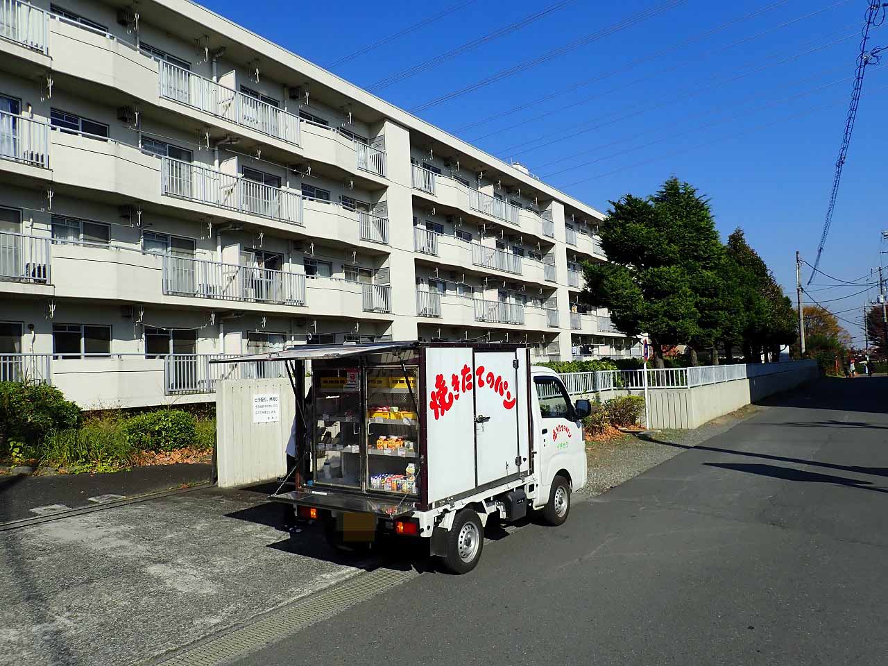 移動販売のパン屋さん『エミュウ』