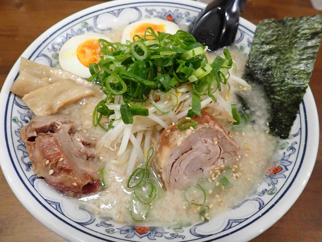 特製背脂4倍・生ニンニク醤油ラーメン