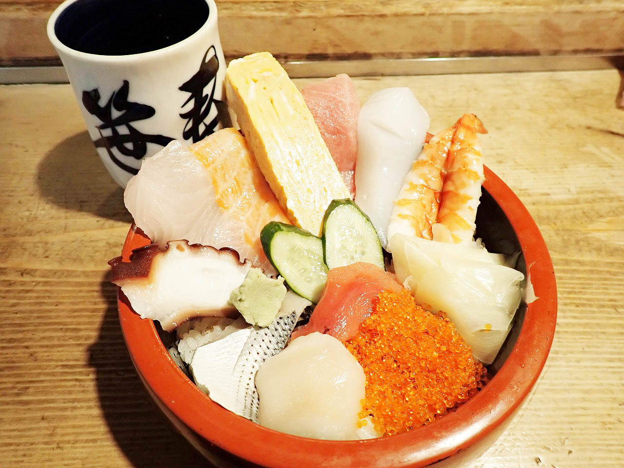 ランチの海鮮丼がお得で美味しい『笹寿司』