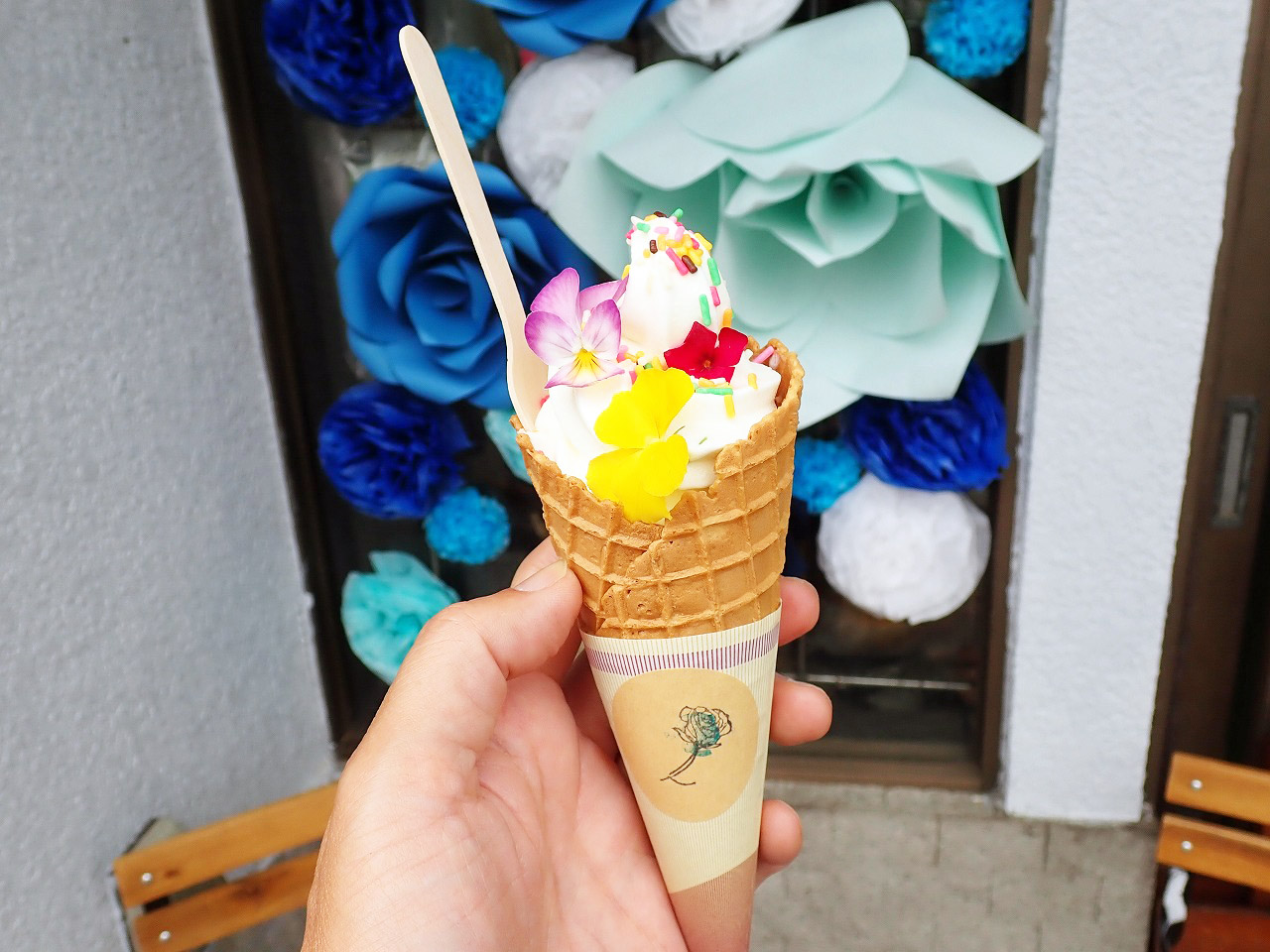お花のソフトクリームの販売をスタートした『大塚花店』