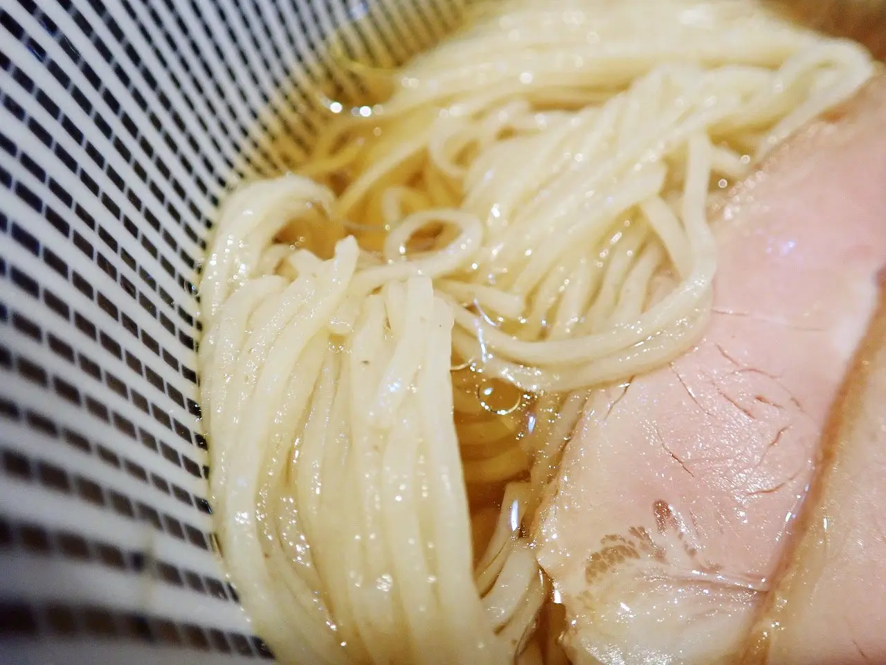 川越の人気ラーメン店『寿製麺よしかわ 川越店』