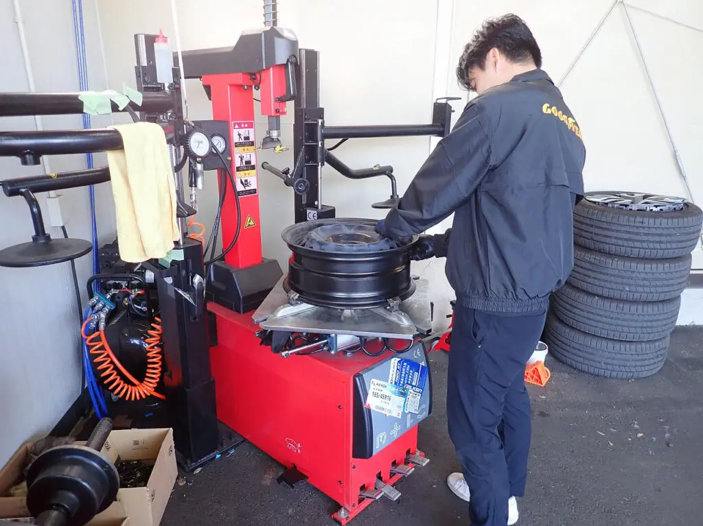 2025年8月にオープンの持ち込みタイヤ交換専門店『タイヤベース日高』