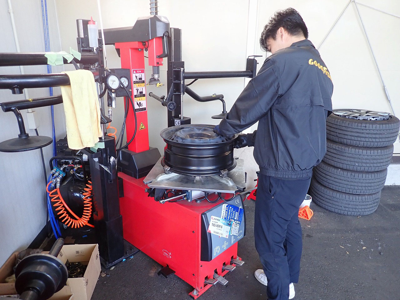 2025年8月にオープンの持ち込みタイヤ交換専門店『タイヤベース日高』