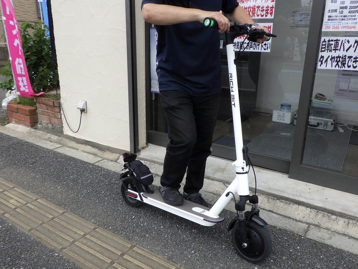 電動キックボードのサービスをスタートした川越の『フジカラープラザ 川越新河岸店』